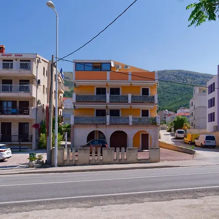 Yellow House Appartement Podstrana